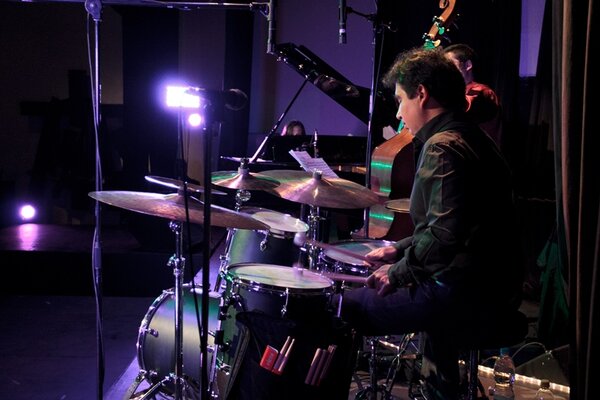 Adri_n_Oropeza_Trio__1__cr_ditos_Alejandra_Barragan