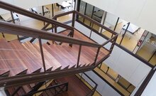 Biblioteca_da_UMinho_em_Guimar_es_-_pormenor_do_interior