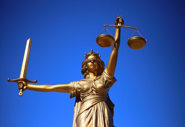 justice_2060093_1280__1_