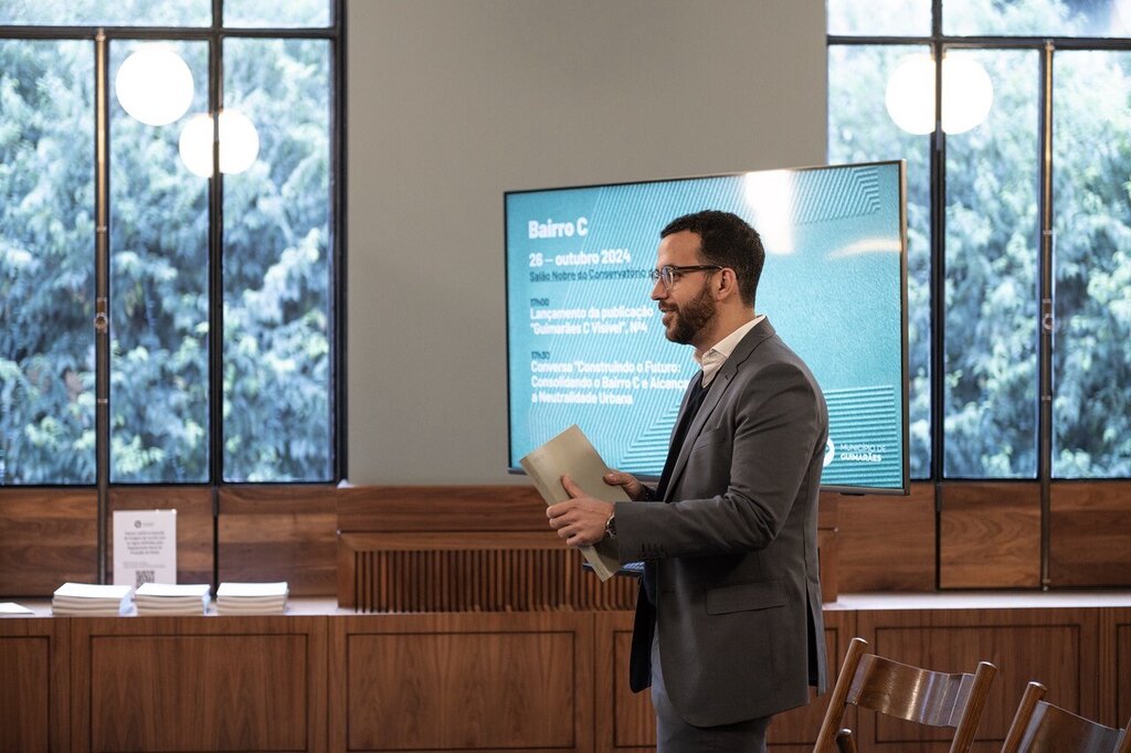 2024_10_26_bairro_c_guimaraes_c_visivel_lancamento_revista_mural_circus_paulo_lopes_silva_cmguima...