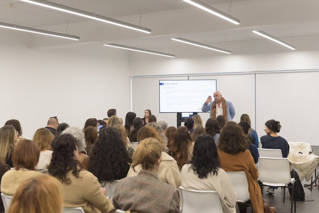 2024_11_13_sessaio_de_esclarecimento_estatuto_cuidador_informal_auditoirio_antonio_magalhaies_mul...