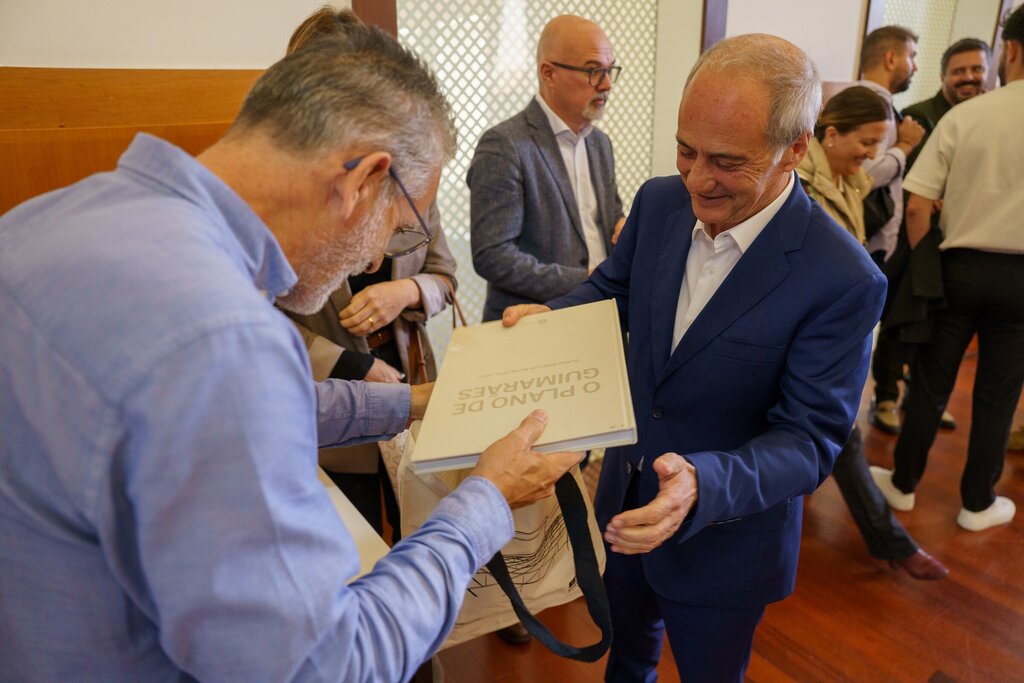 2025_10_24_apresentacao_livro_o_plano_de_guimaraes_salao_nobre__cmguimaraes_luisbessa_27