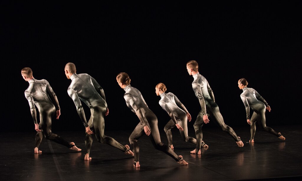b_1_michael_clark_company_to_a_simple_rock_n_roll_song_barbican_theatre_october_2017_photo_hugo_g...