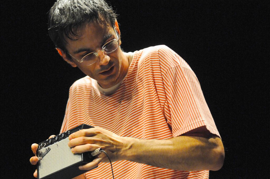 Rafael Toral atua no Centro Internacional das Artes José de Guimarães