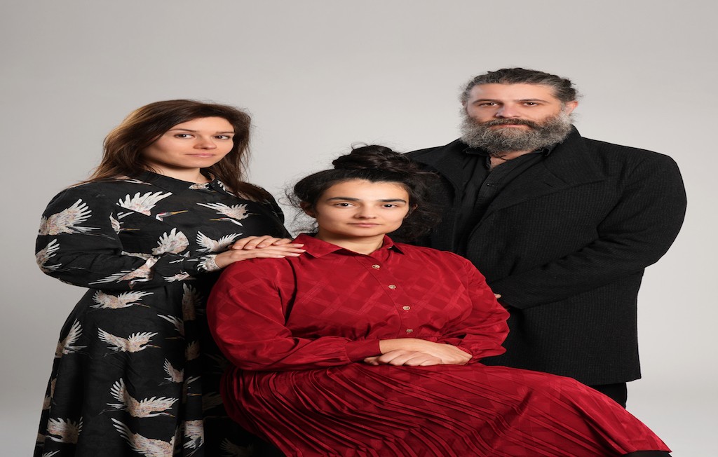 Linha de Montagem / Teatro Oficina / Pedro Bastos, Sara Costa, Tânia Dinis