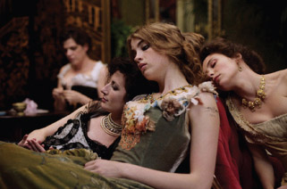 Apollonide - Memórias de um Bordel Bertrand Bonello com Hafsia Herzi e Céline Sallette