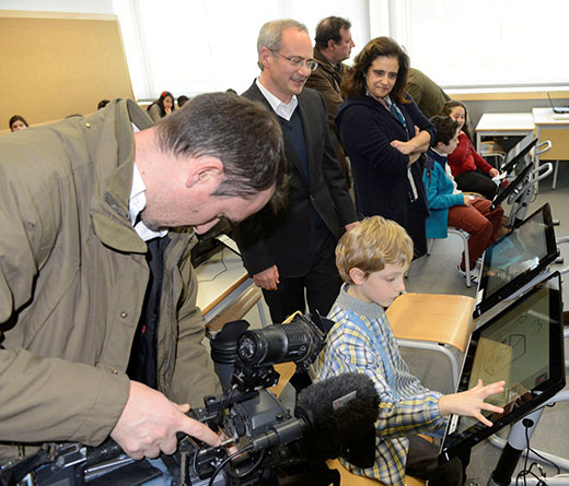 Câmara de Guimarães instala carteiras escolares interativas