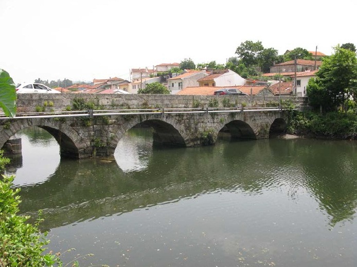 Câmara de Guimarães reabilita Ponte de Campelos e constrói passagem pedonal