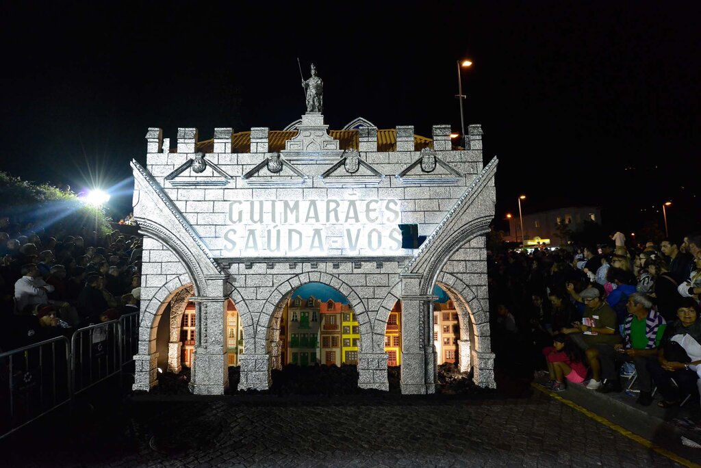Galeria de fotografias com os melhores momentos do desfile da Marcha Gualteriana 2014
