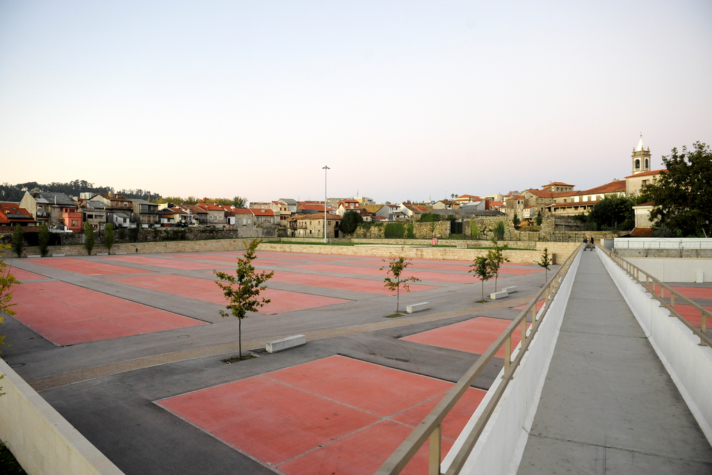 Estacionamento gratuito este sábado no recinto da feira semanal de Guimarães