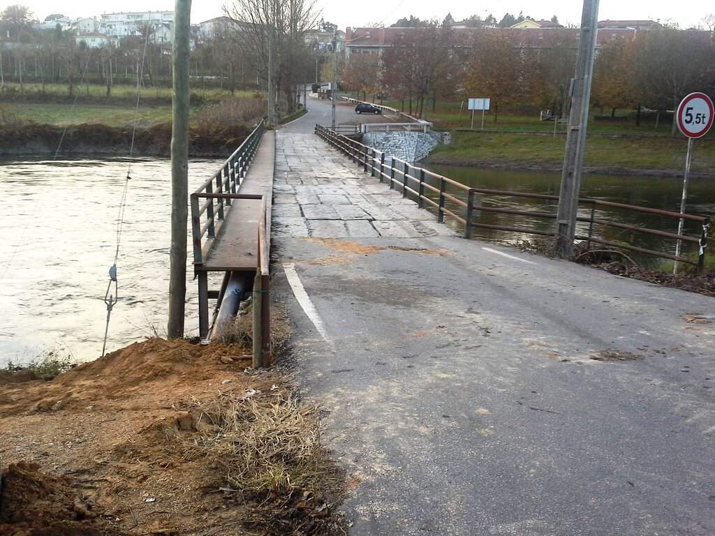 Ponte que liga Santa Eufémia de Prazins e Barco já foi reaberta ao trânsito