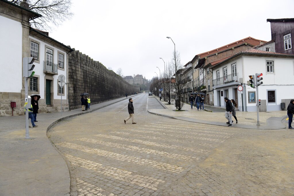 Avenida Alberto Sampaio reabriu ao trânsito em Guimarães dois dias antes do previsto