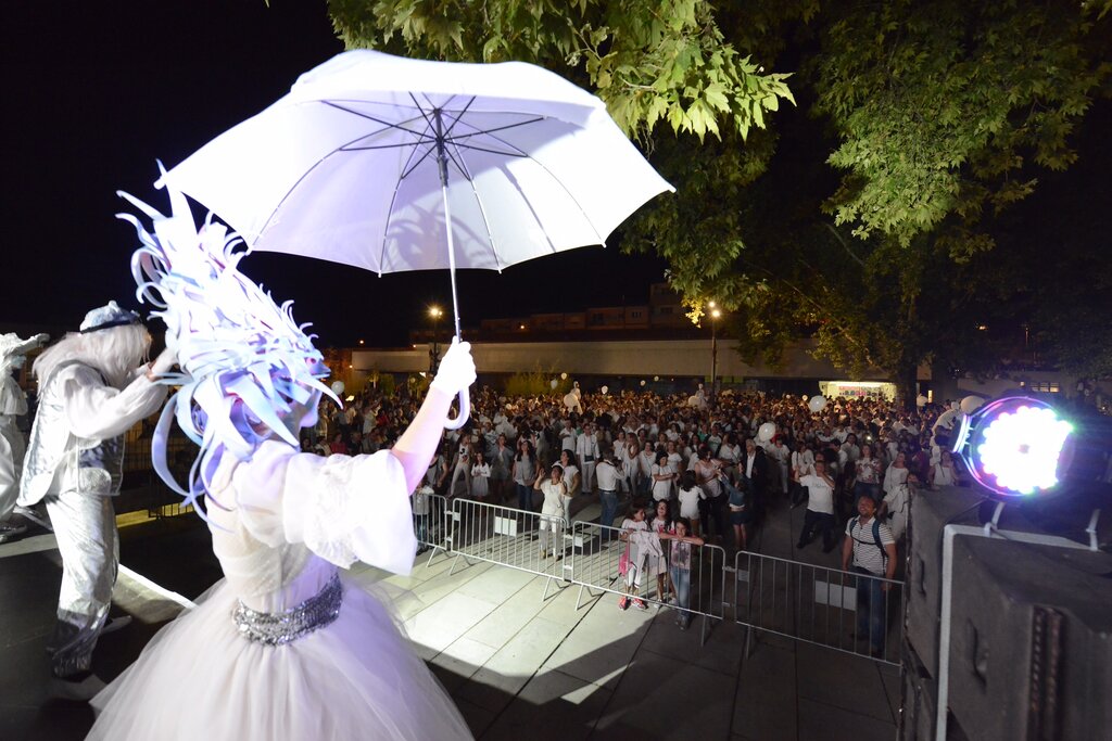 Noite Branca com milhares em Guimarães na festa de verão mais animada do ano