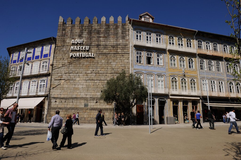 Comunicado sobre a Torre de Alfândega onde está a inscrição “Aqui Nasceu Portugal”