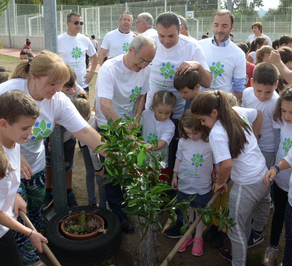 Brigada Verde de Ponte planta árvores na escola no âmbito do projeto CRIAR