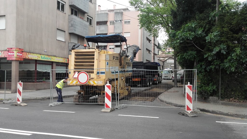 Histórica rua dos Cutileiros (Creixomil) começou a ser requalificada pela Câmara de Guimarães