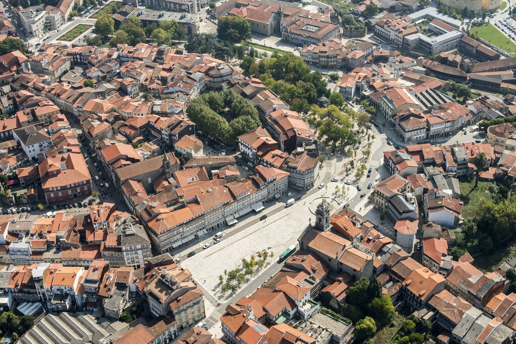 Sessão informativa sobre o parque de estacionamento adjacente às ruas da Caldeiroa, Liberdade e C...