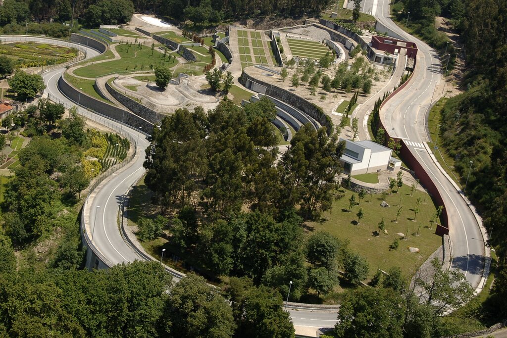 Transporte gratuito entre o Largo da República do Brasil e o Cemitério de Monchique, no dia 1 de ...