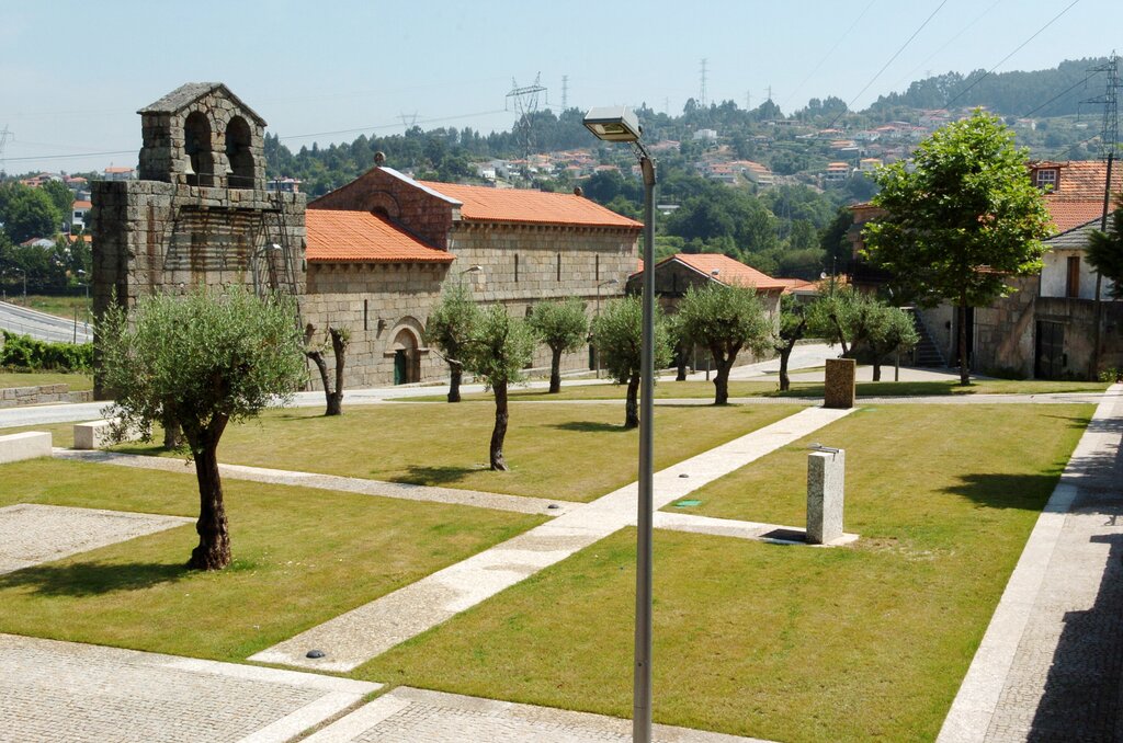Câmara de Guimarães assina protocolo para reabilitar Igreja Românica de Serzedelo