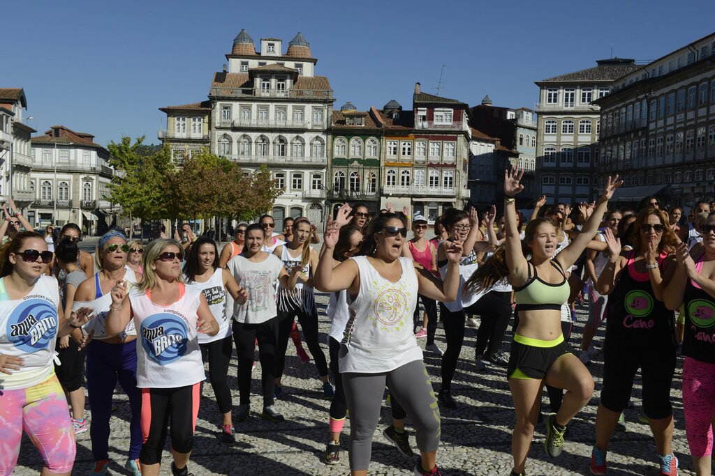 Aula de zumba e intervenção motivacional no Dia Internacional da Mulher 