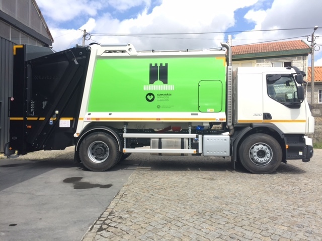 Câmara de Guimarães adquire novo veículo de recolha de resíduos sólidos urbanos