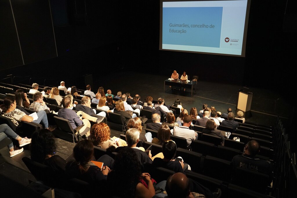 Câmara de Guimarães define modelo digital para elaborar Carta Educativa