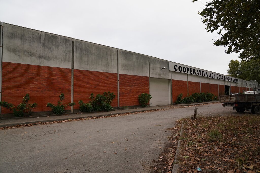 Obras de beneficiação de edifício para instalação da Revenda Grossista em Creixomil