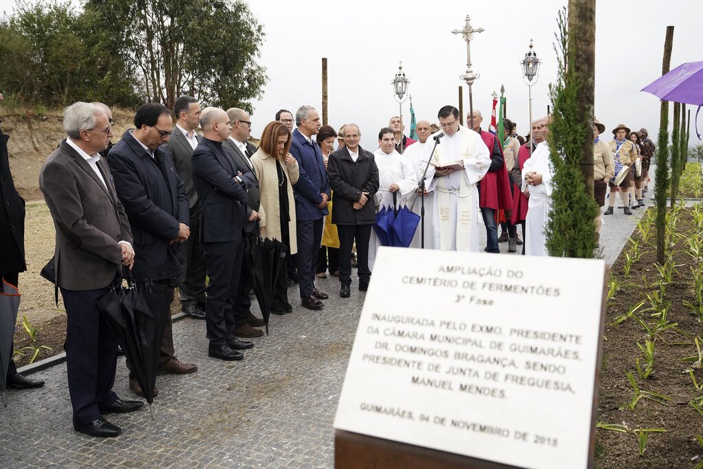 Domingos Bragança inaugurou ossário e ampliação do cemitério e apoia Casa Mortuária em Fermentões
