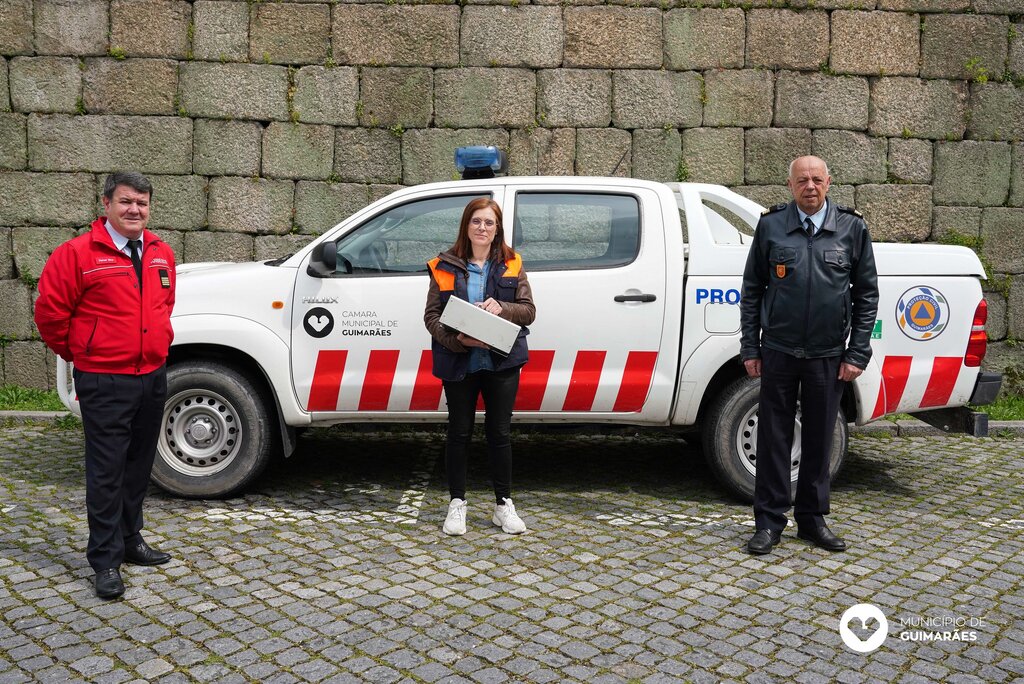 Município de Guimarães entrega equipamentos para desinfeção aos Bombeiros