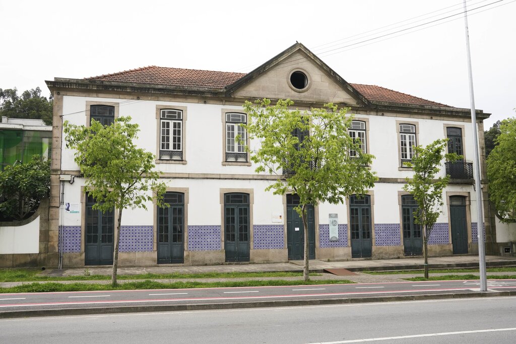 Instalação de unidade de cuidados de saúde primários no edifício da antiga estação da CP