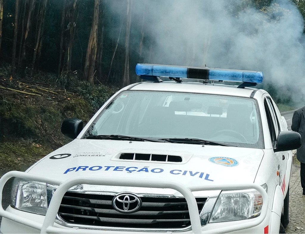 Risco de incêndio mantém-se durante o fim de semana, mantendo-se várias proibições 