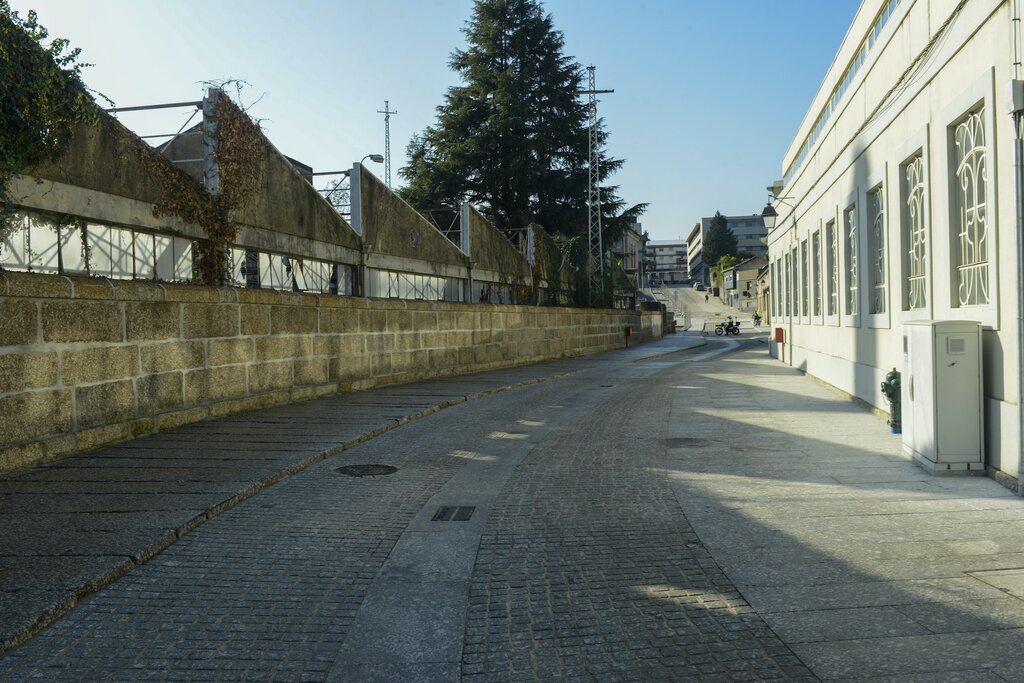 Rua da Caldeiroa reabre ao trânsito em toda a sua extensão