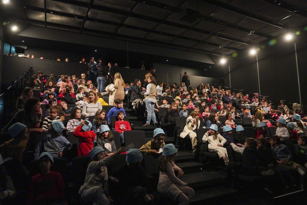 Espetáculo "Espanto" deixa alunos dos agrupamentos de escolas de Guimarães entusiasmados e alegres