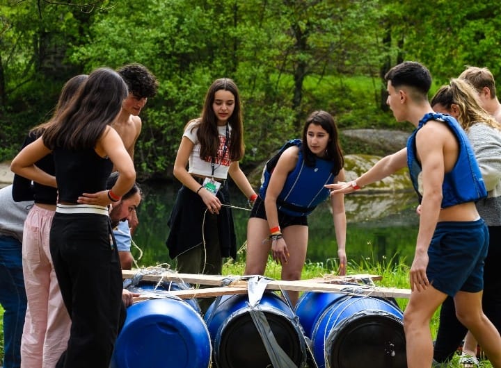 Primavera Youth Academy: Capacitação e desenvolvimento para jovens em Guimarães 