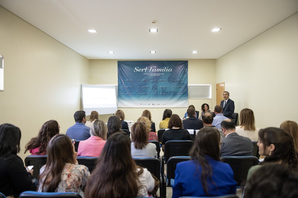 ADDHG lança projeto SER + FAMÍLIA para prevenir riscos psicossociais em crianças e jovens de Guim...