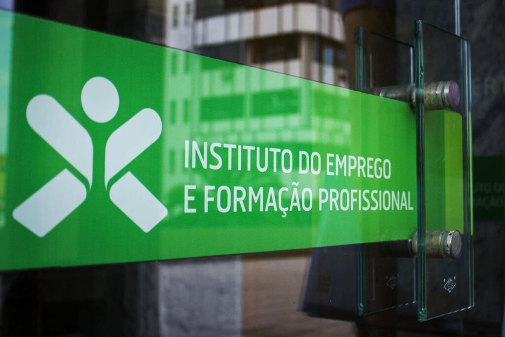MEDIDAS CONTRATO EMPREGO-INSERÇÃO, CONTRATO EMPREGO-INSERÇÃO + E ESTÁGIOS ATIVAR.PT, BEM COMO NAS...