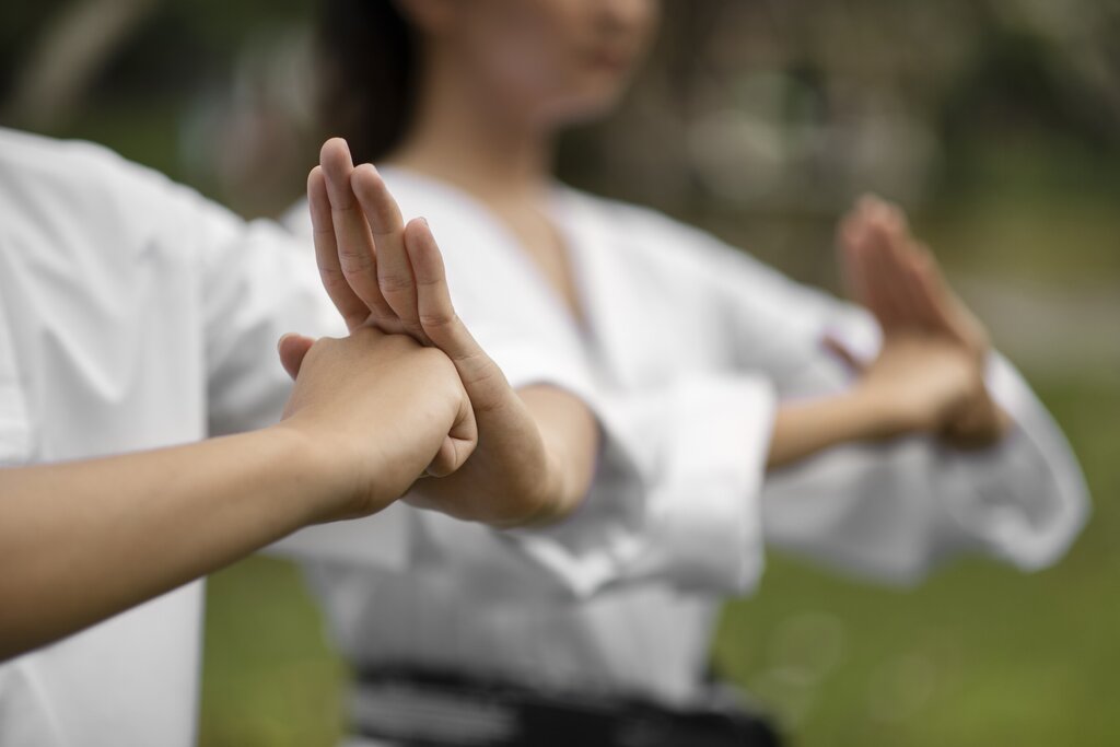 Dia da Eliminação da Violência Contra as Mulheres com aula gratuita de Defesa Pessoal
