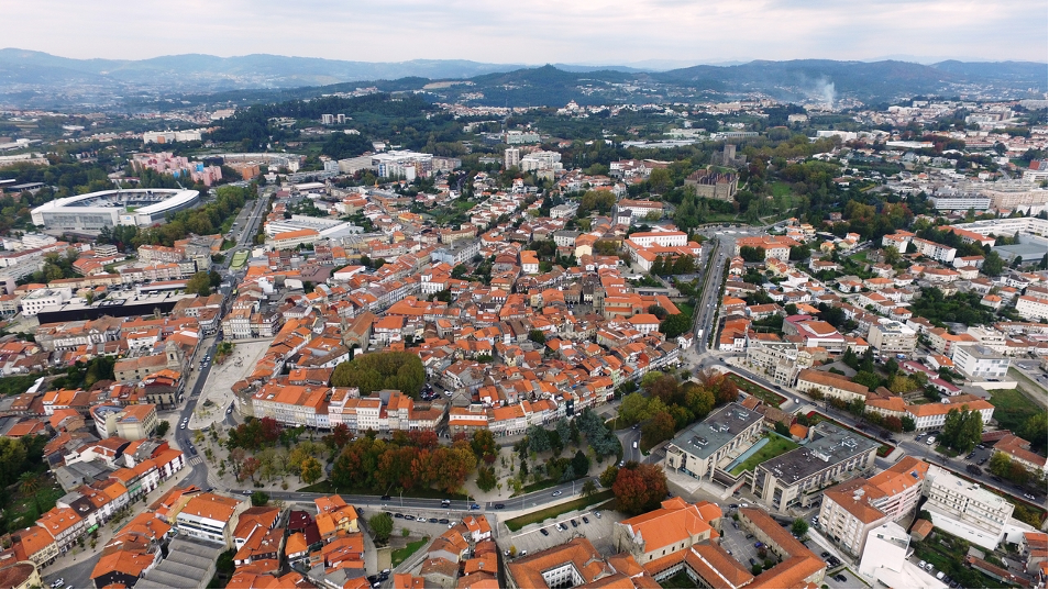 Mobilidade urbana sustentável e ligações às estações ferroviárias de alta velocidade são  priorid...