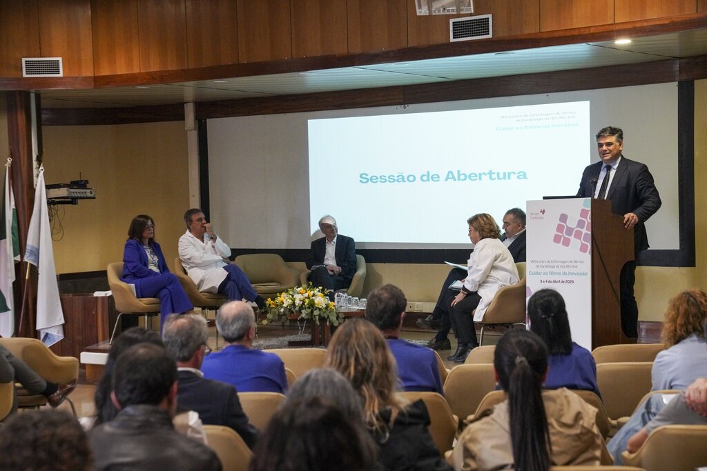 “Cuidados ao ritmo da inovação” foi o mote do VII Encontro de Enfermagem do Serviço de Cardiologi...