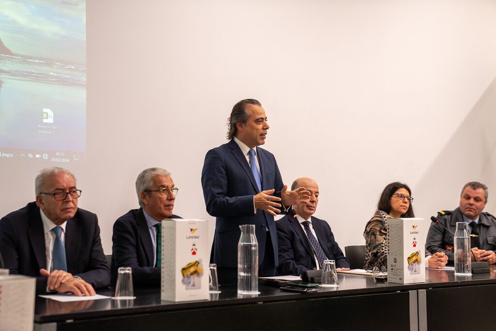 Município de Guimarães associa-se ao Lions na entrega de Dispositivos Anti-Asfixia de Emergência ...